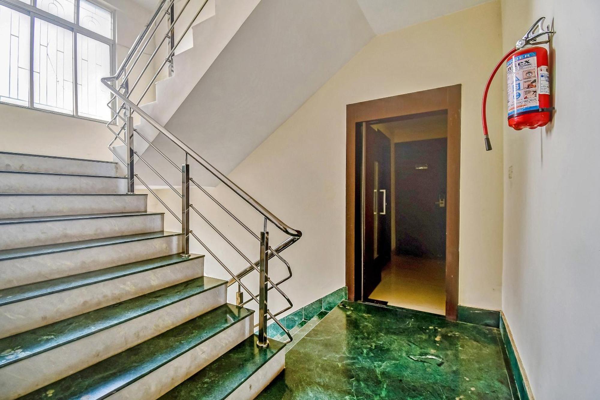Capital O Kabita Guest House Near Acropolis Mall Calcutta Exterior foto