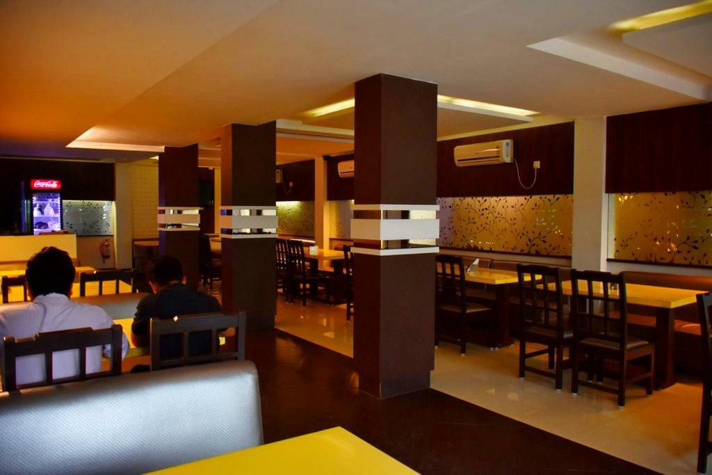 Capital O Kabita Guest House Near Acropolis Mall Calcutta Exterior foto